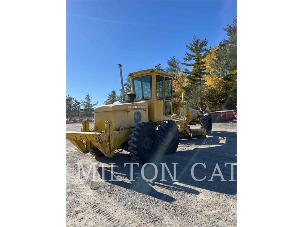 John Deere 570 Graders