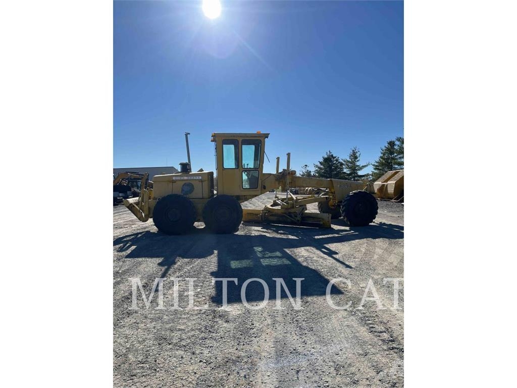 John Deere 570 Graders