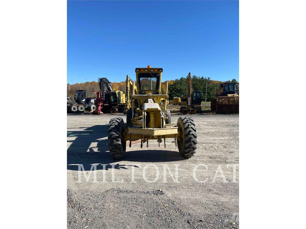 John Deere 570 Graders