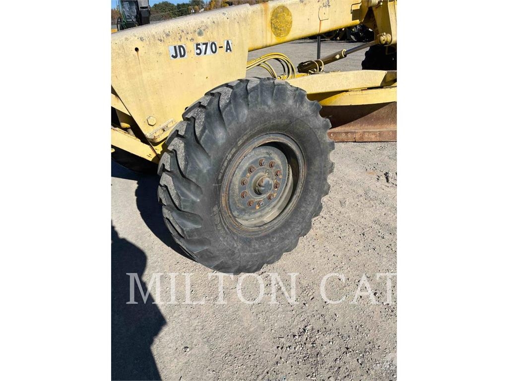 John Deere 570 Graders
