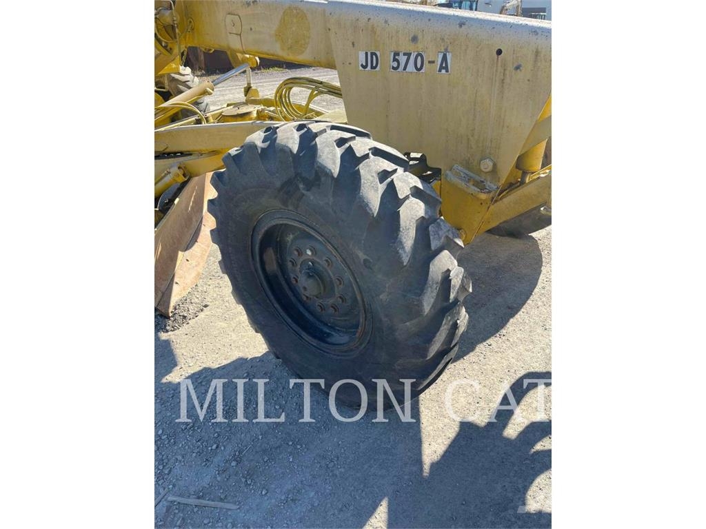 John Deere 570 Graders