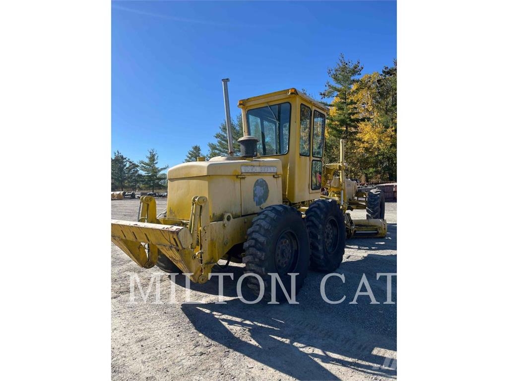 John Deere 570 Graders