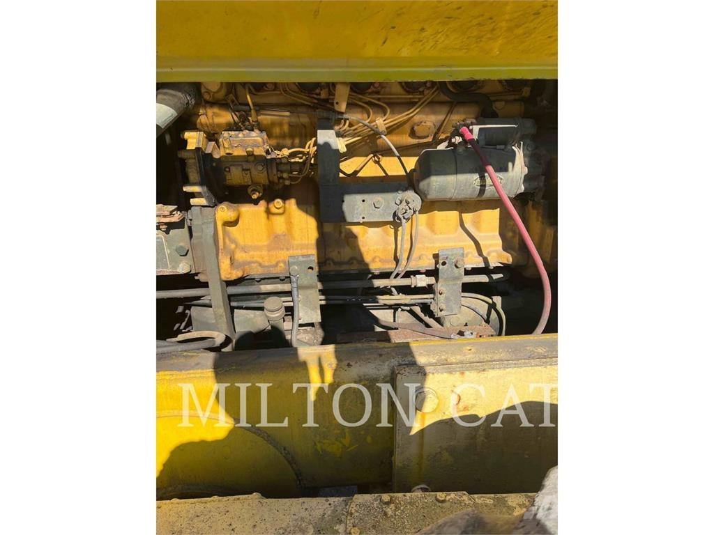 John Deere 570 Graders