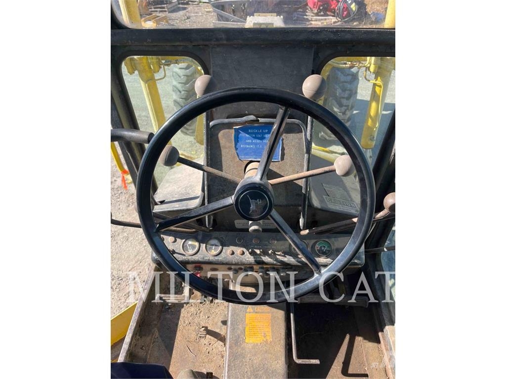 John Deere 570 Graders