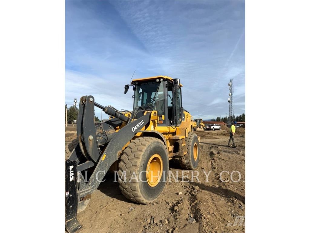 John Deere 624P Kolesni nakladalci