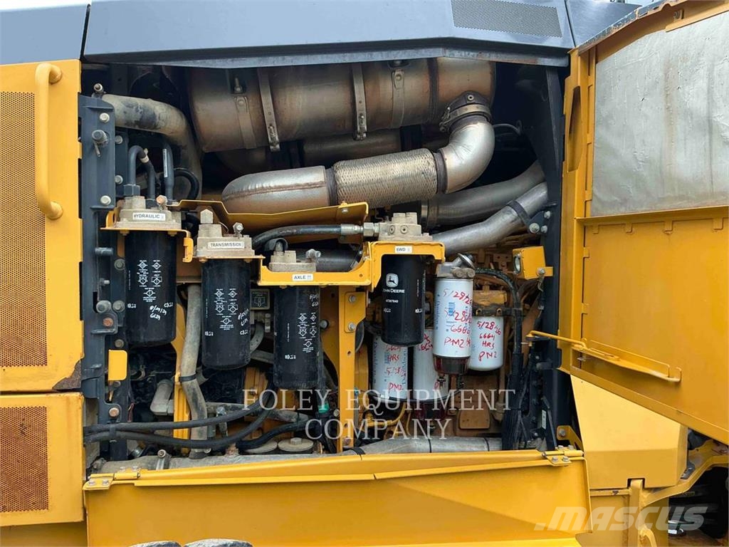 John Deere 672G Graders