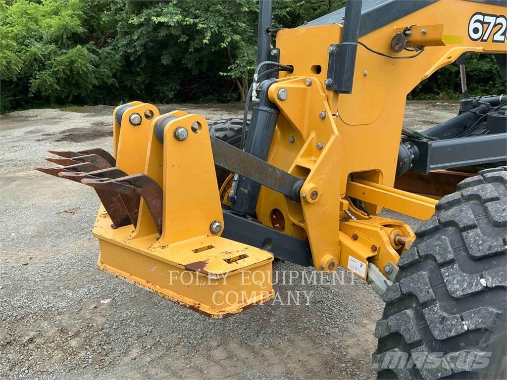 John Deere 672G Graders