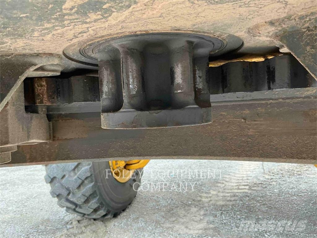 John Deere 672G Graders