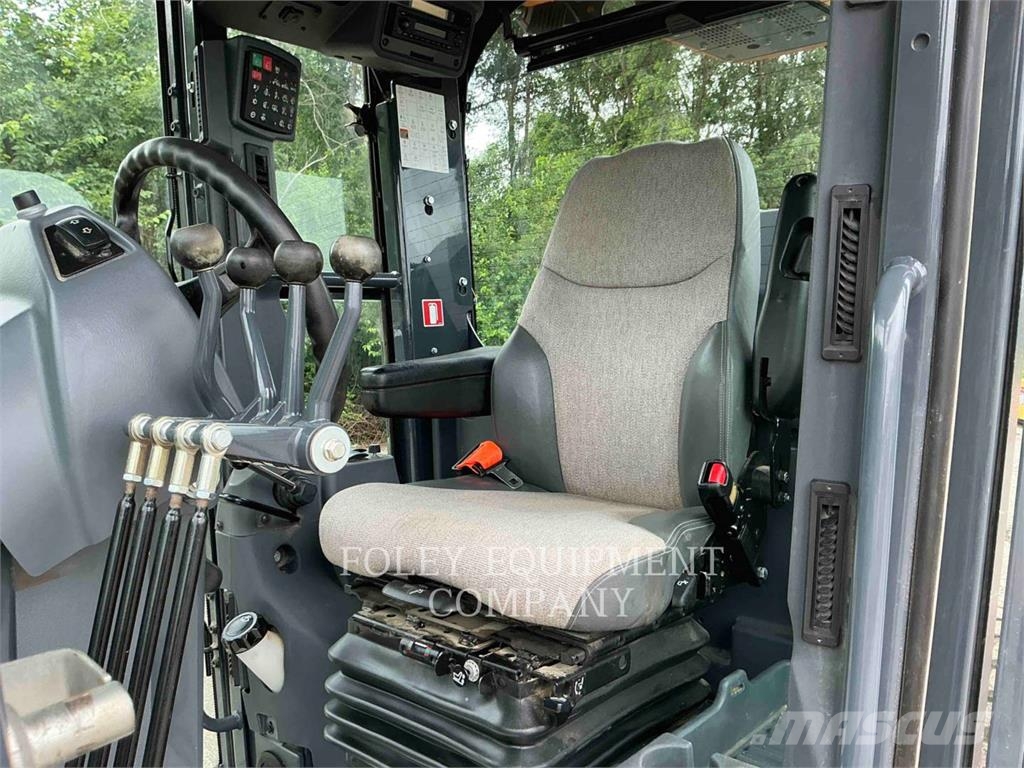 John Deere 672G Graders