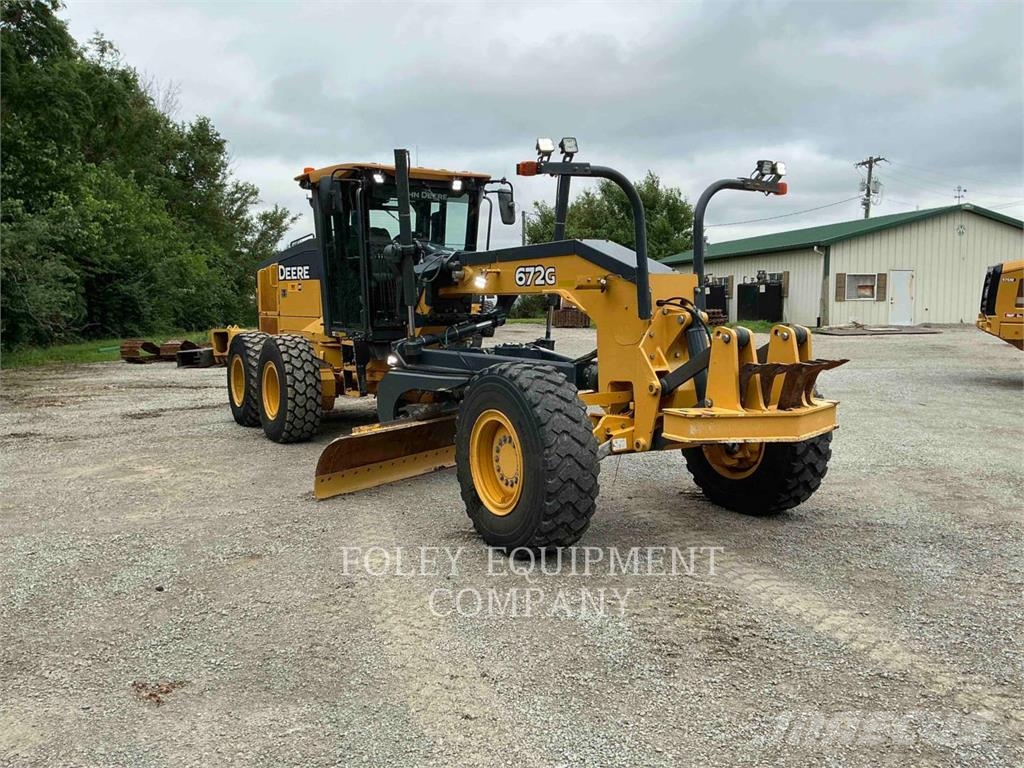 John Deere 672G Graders