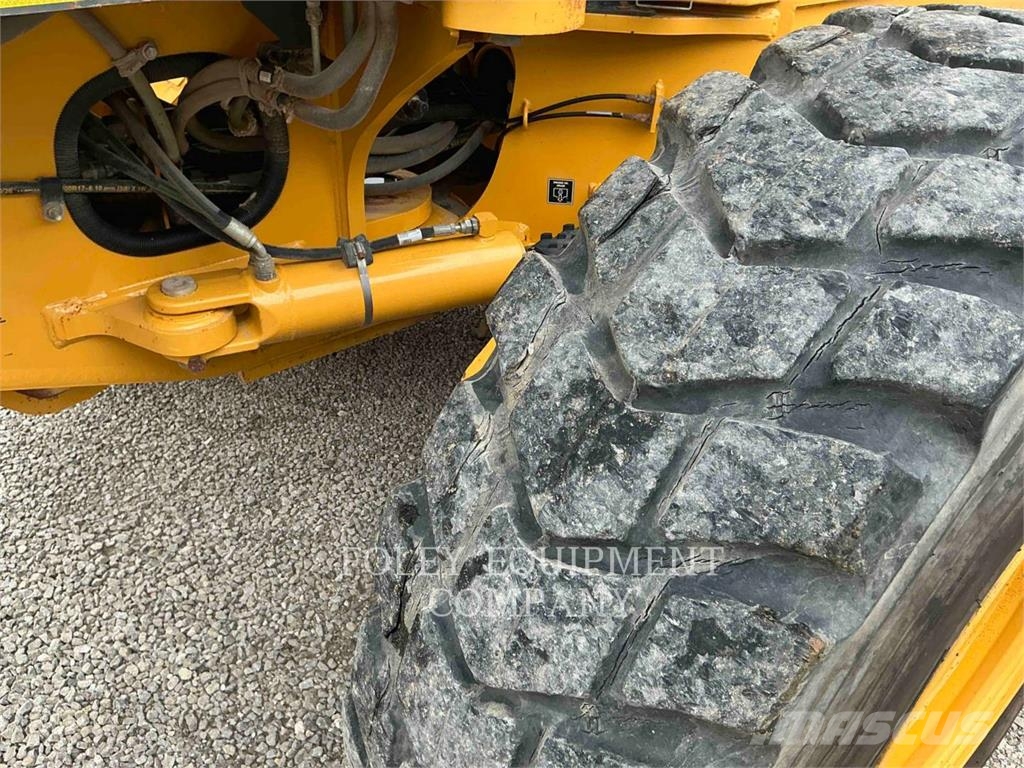John Deere 672G Graders