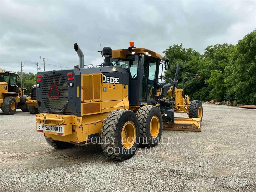 John Deere 672G Graders