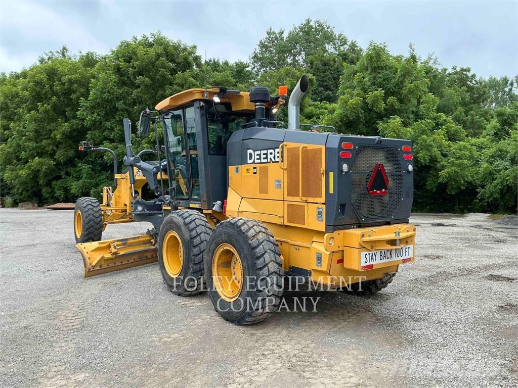 John Deere 672G Graders