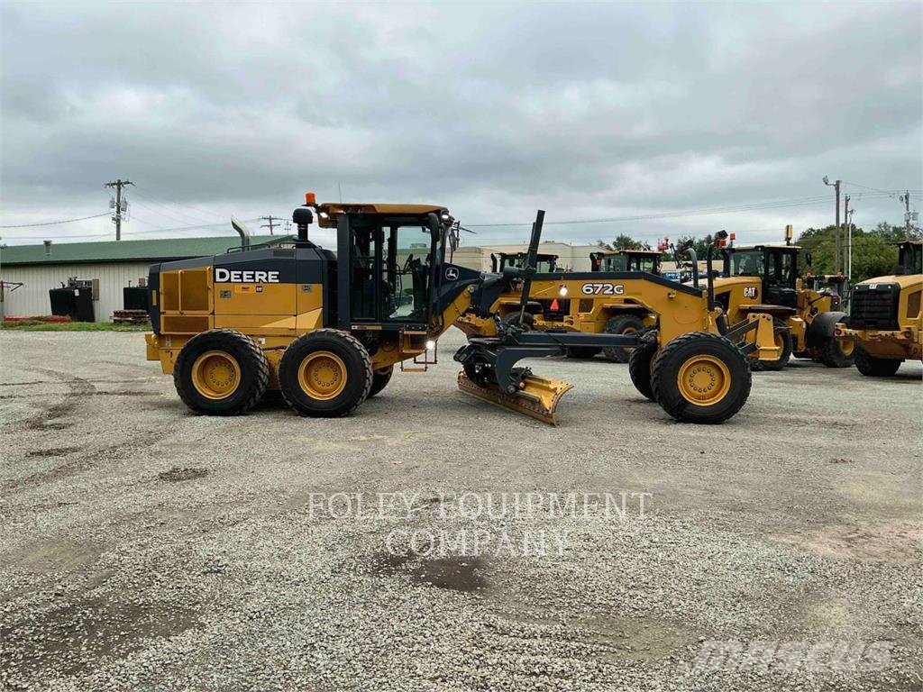 John Deere 672G Graders