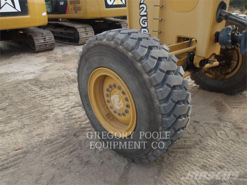 John Deere 672GP Γκρέιντερς