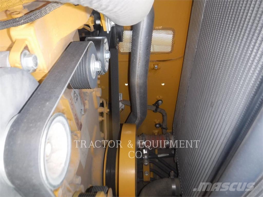 John Deere 700L Buldožeri guseničari