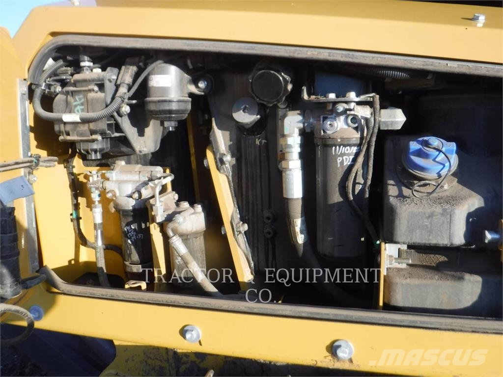 John Deere 700L Buldožeri guseničari