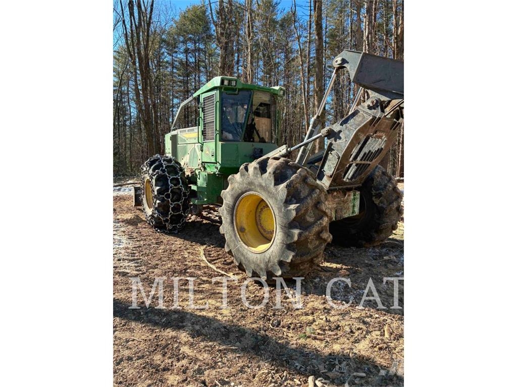 John Deere 748L Juontokoneet