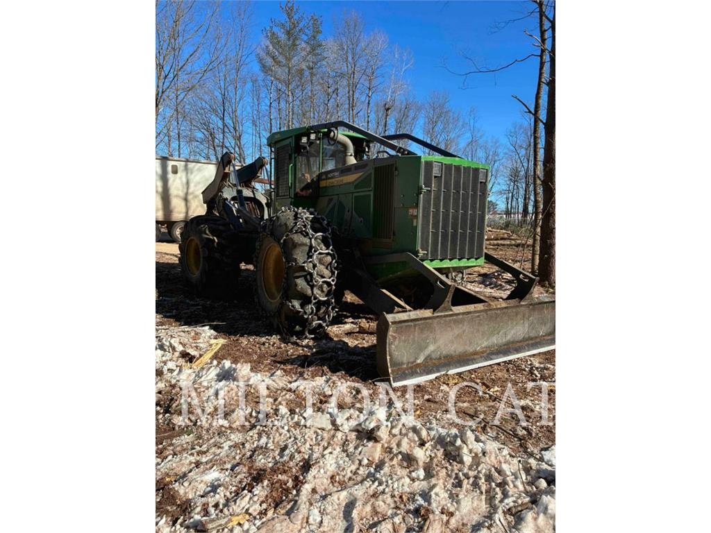 John Deere 748L Juontokoneet