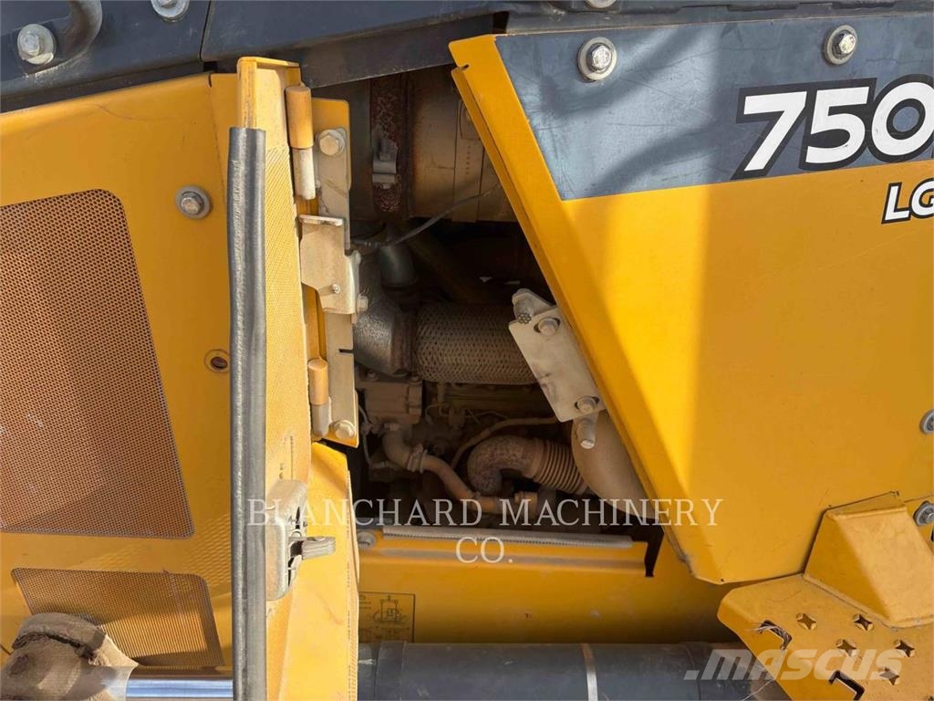 John Deere 750K Pásové dozéry