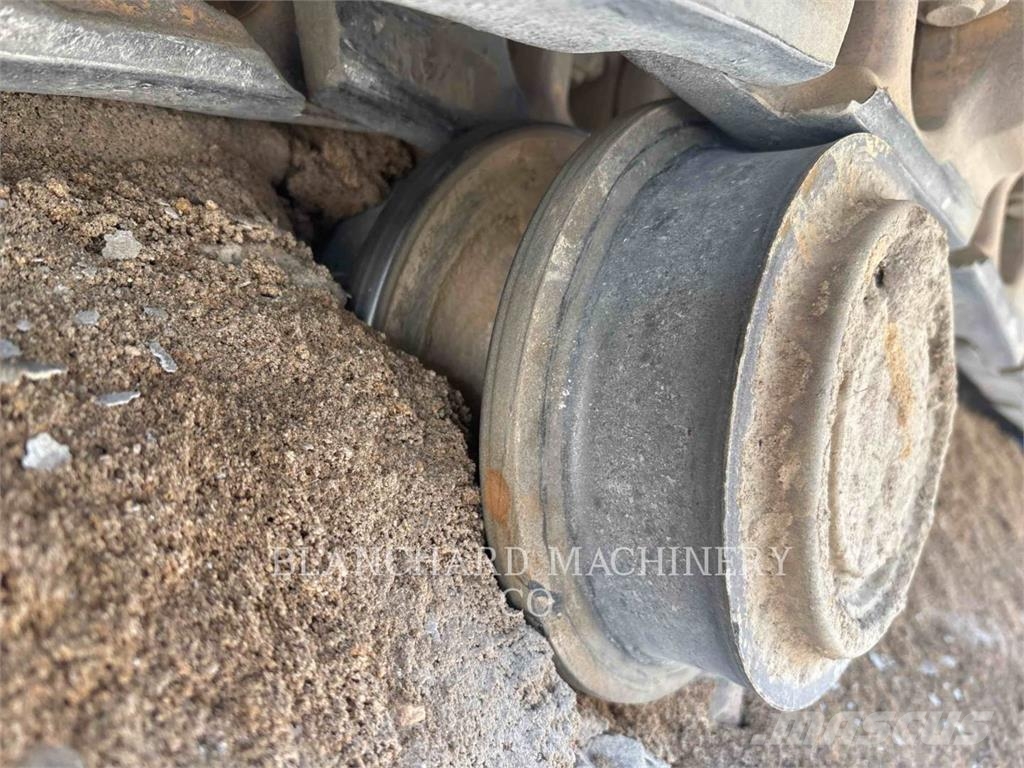 John Deere 750K Pásové dozéry