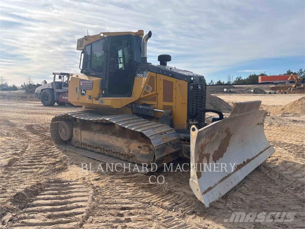 John Deere 750K Pásové dozéry