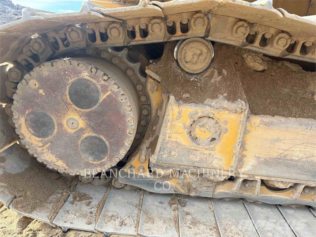 John Deere 750K Pásové dozéry