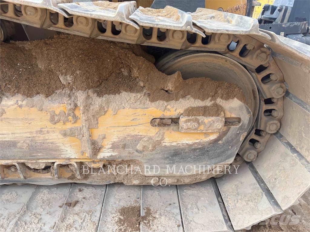 John Deere 750K Pásové dozéry