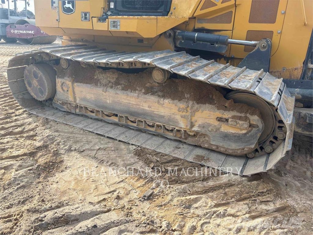 John Deere 750K Pásové dozéry