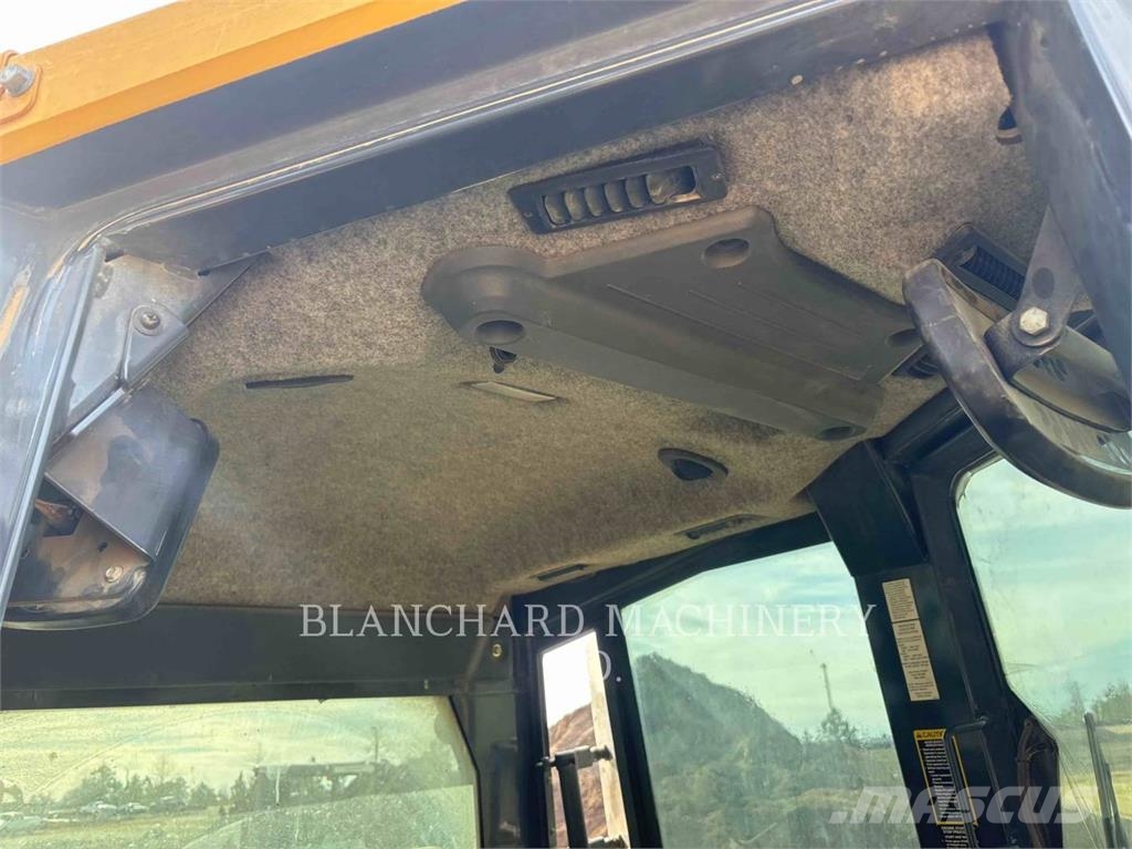 John Deere 750K Pásové dozéry