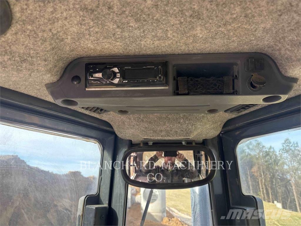 John Deere 750K Pásové dozéry