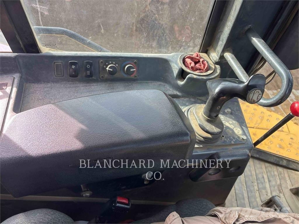 John Deere 750K Pásové dozéry
