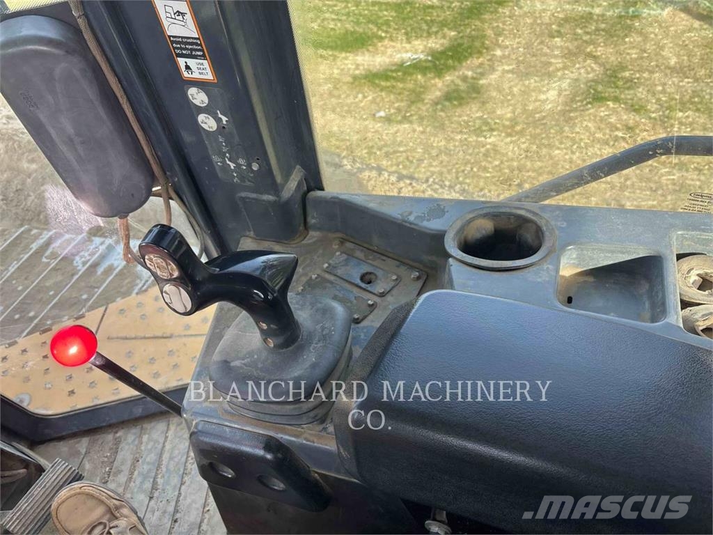 John Deere 750K Pásové dozéry