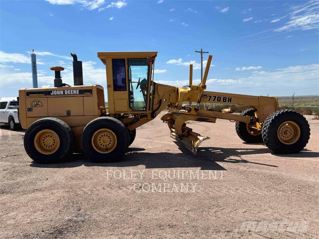 John Deere 770BH Grederji