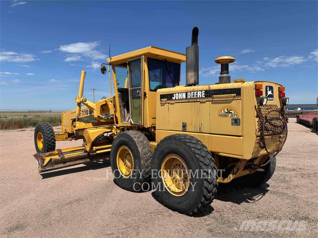 John Deere 770BH Grederji
