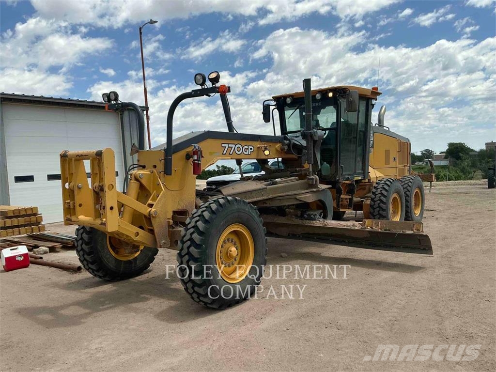 John Deere 770GP معدات تمهيد الطرق