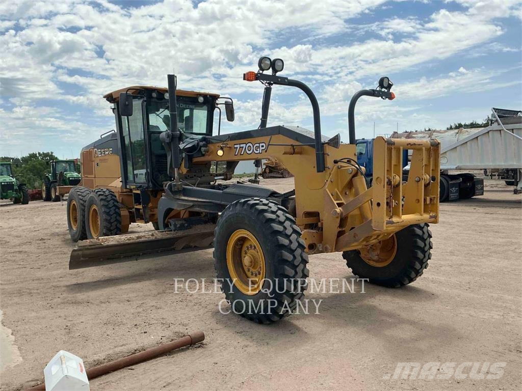 John Deere 770GP معدات تمهيد الطرق