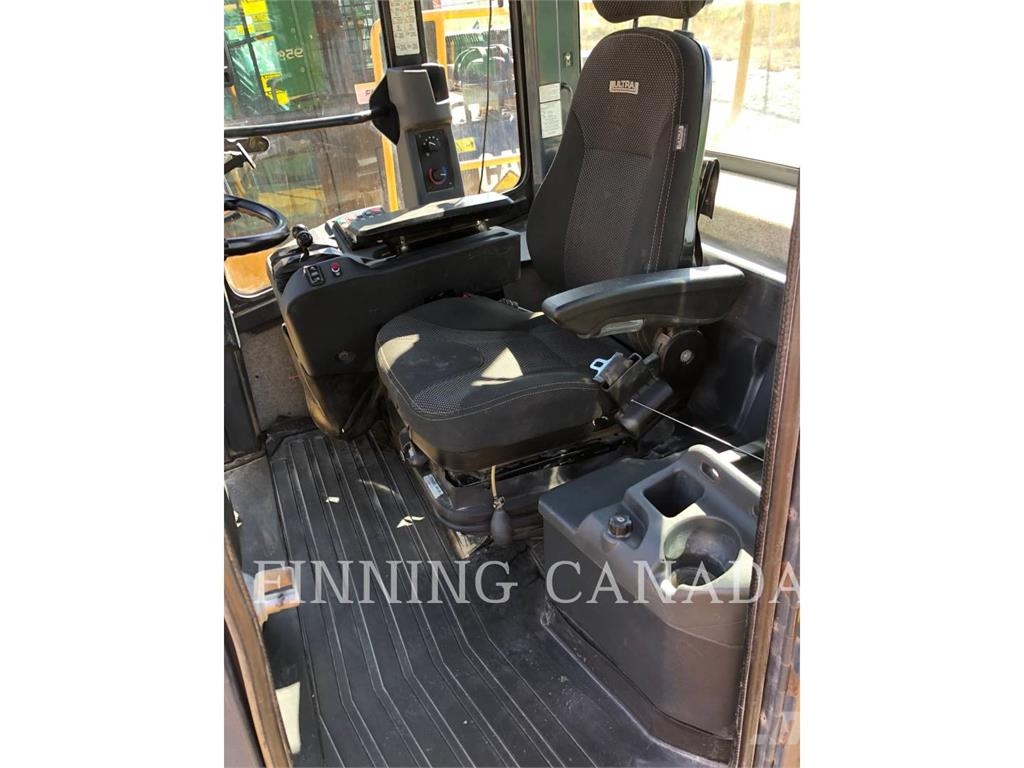 John Deere 824K Kolesové nakladače