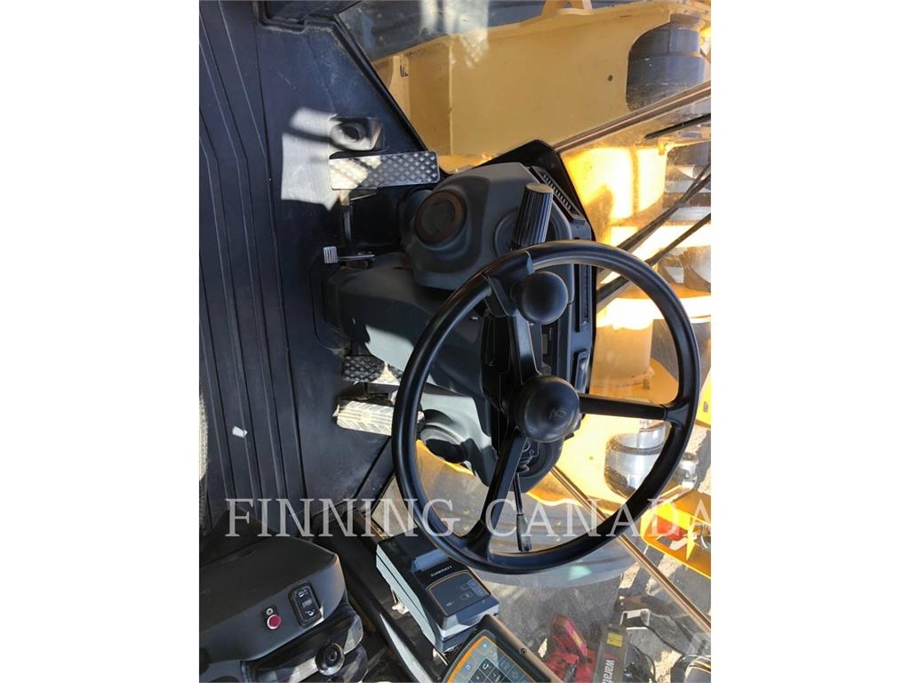 John Deere 824K Kolesové nakladače