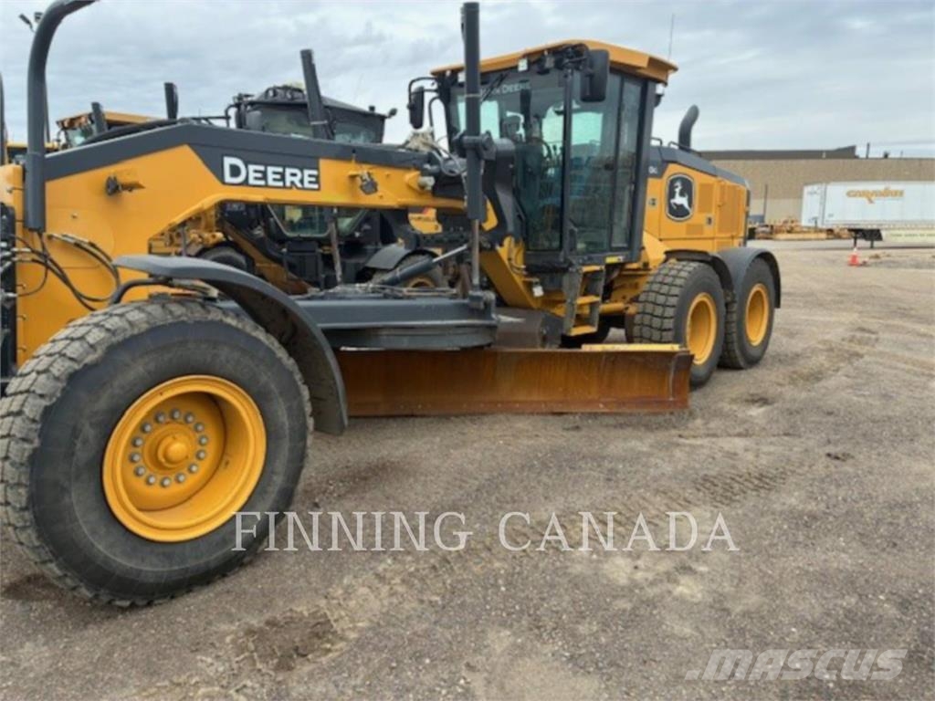 John Deere 870G Grejdry