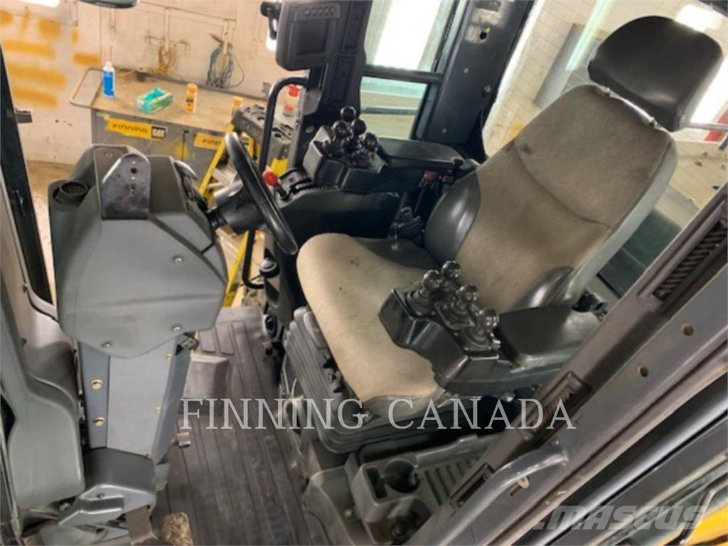 John Deere 872GP AWD معدات تمهيد الطرق