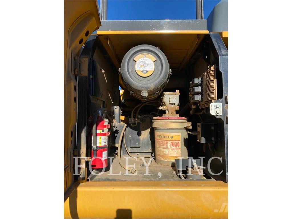John Deere & CO. 300G حفارات زحافة