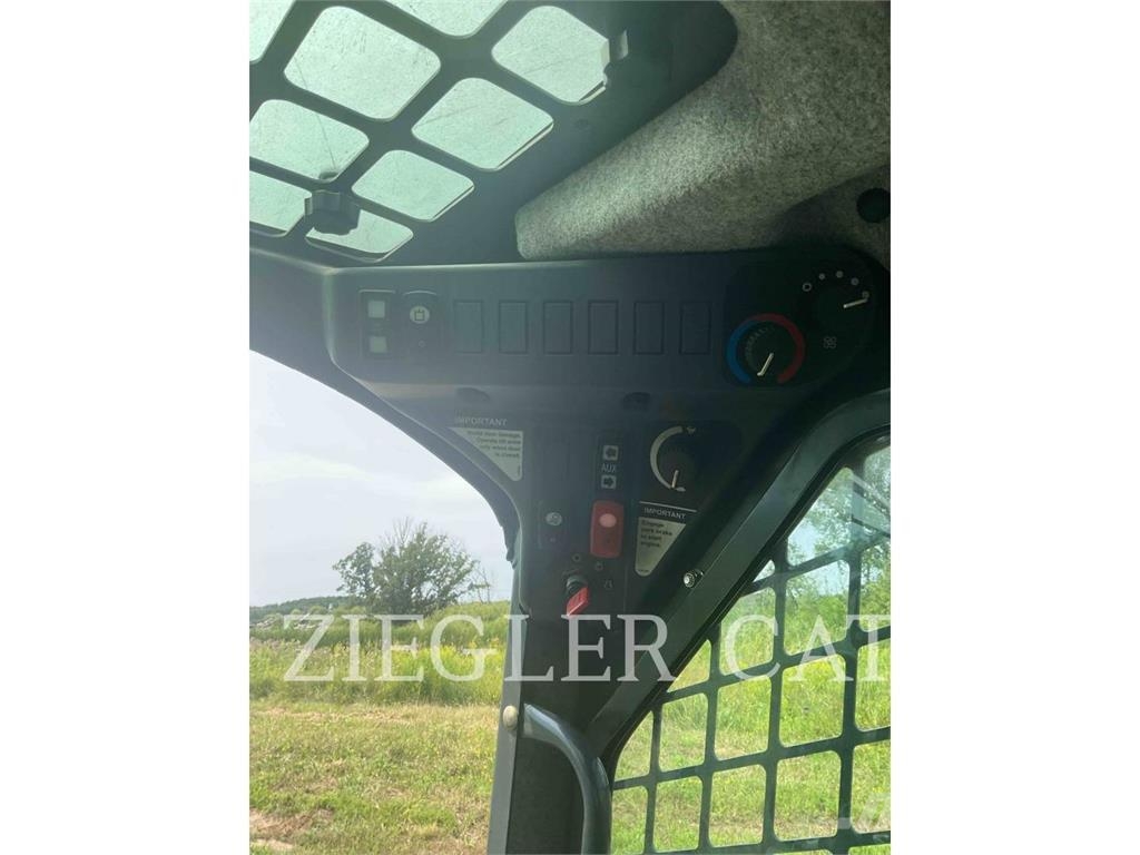 John Deere & CO. 318D Skid steer loaders