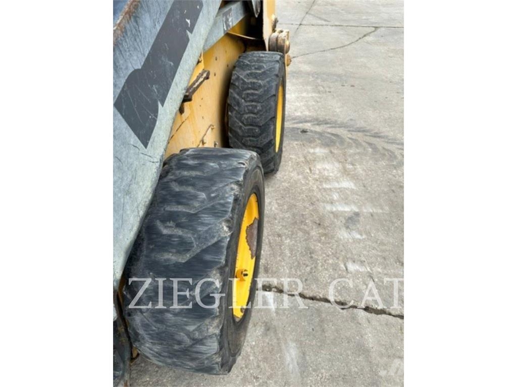 John Deere & CO. 318G Мини-погрузчики