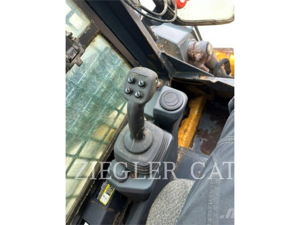 John Deere & CO. 318G Мини-погрузчики