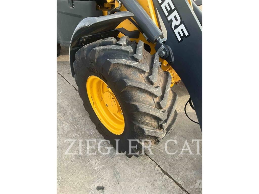 John Deere & CO. 324L Radlader