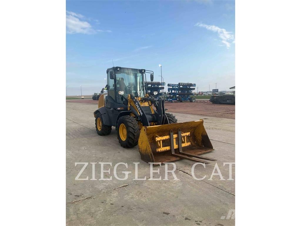 John Deere & CO. 324L Radlader