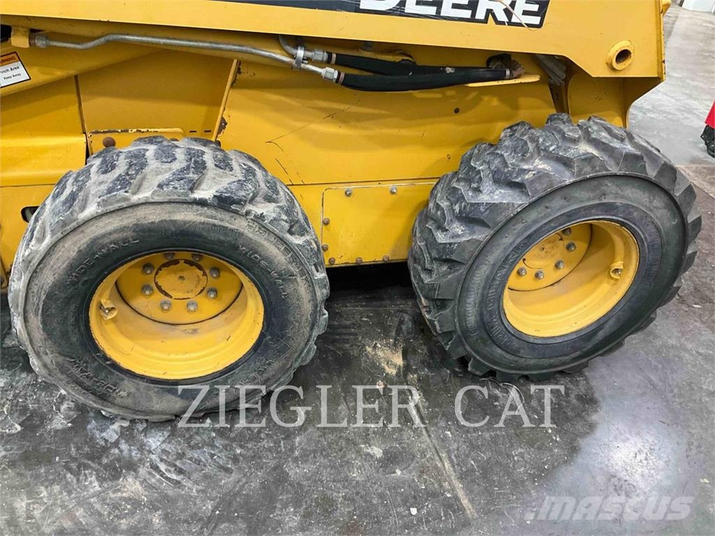 John Deere & CO. 325 Skid steer mini nakladalci