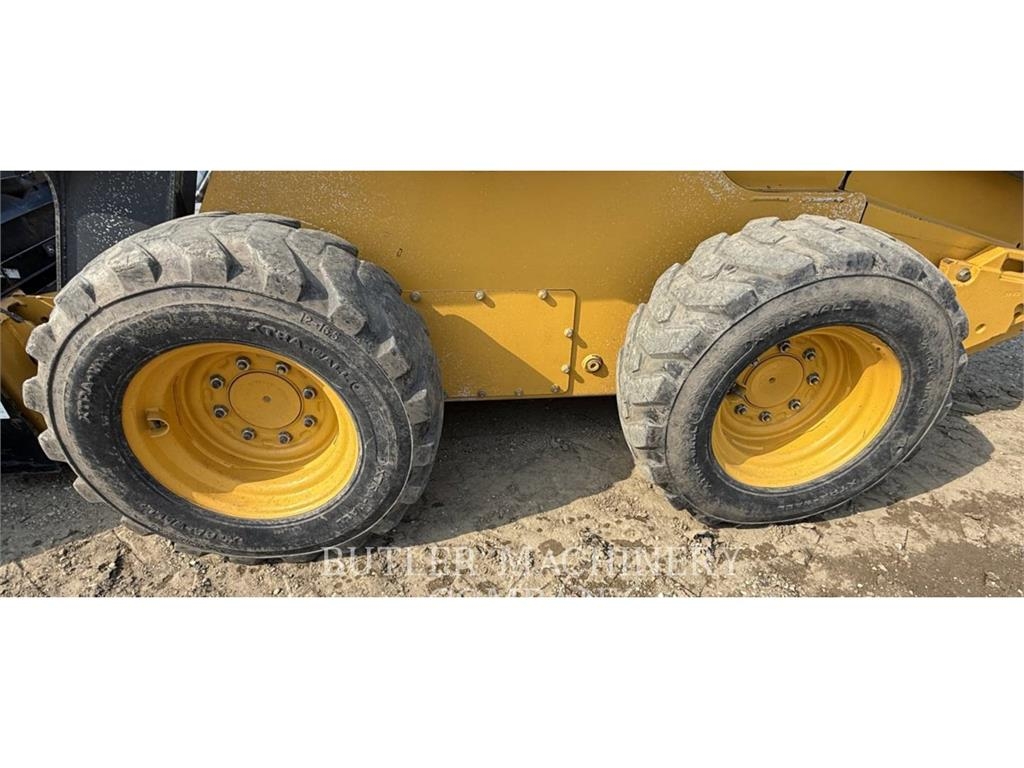 John Deere & CO. 326 Skid steer loaders