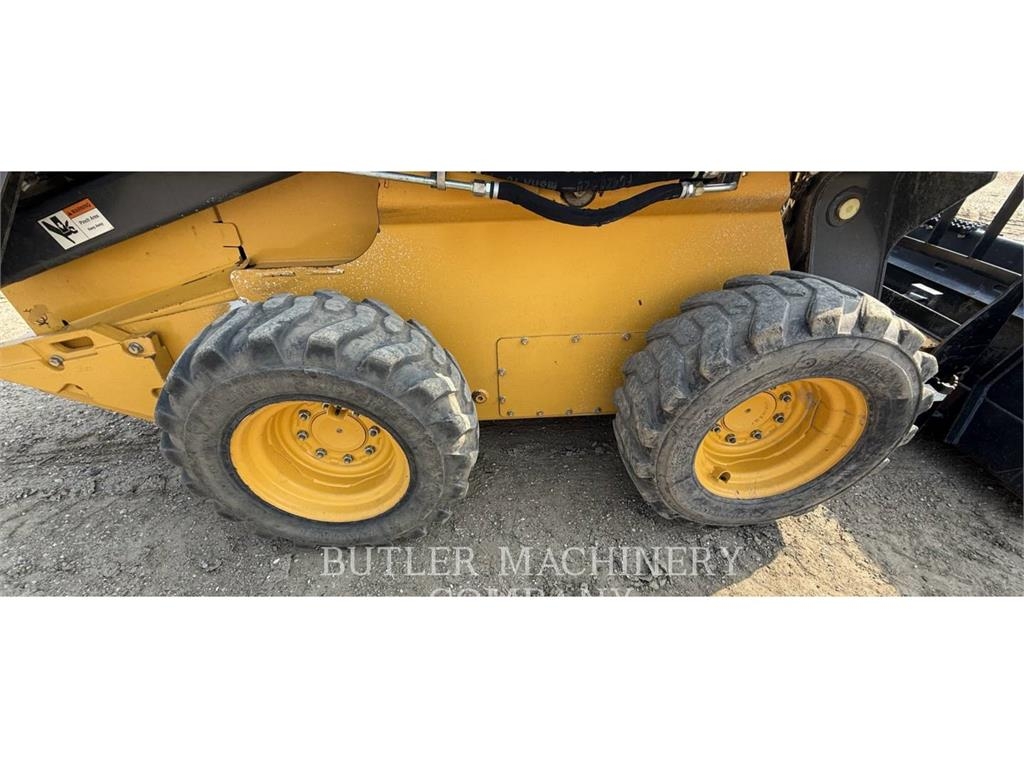 John Deere & CO. 326 Skid steer loaders